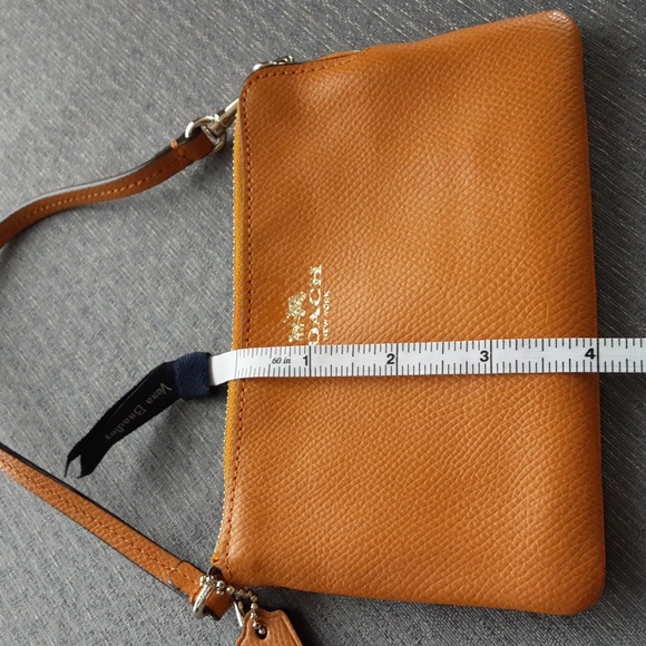 Coach Corner Zip Wristlet 6 x 4"  Excellent Condition - Picture 7 of 7